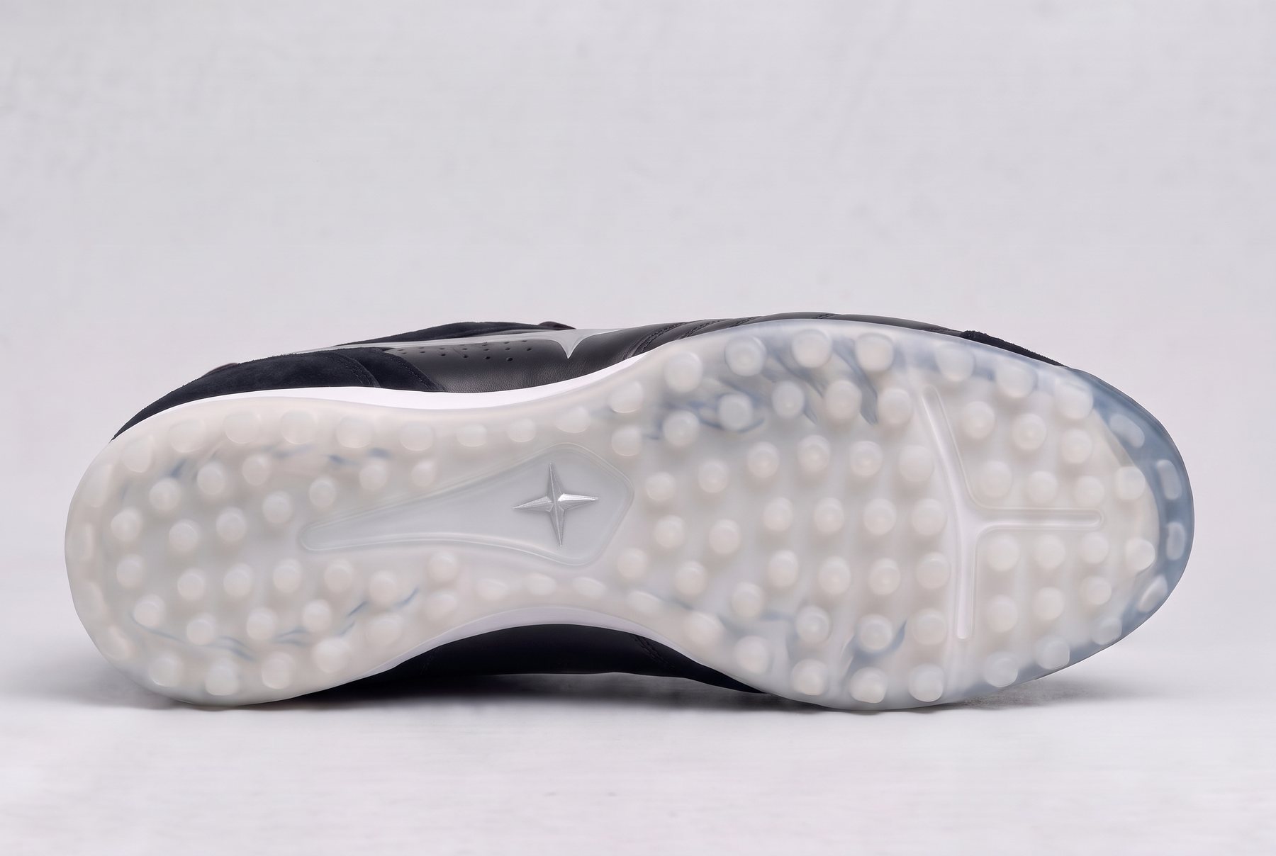Turf Kicks, Carbon: Outsole